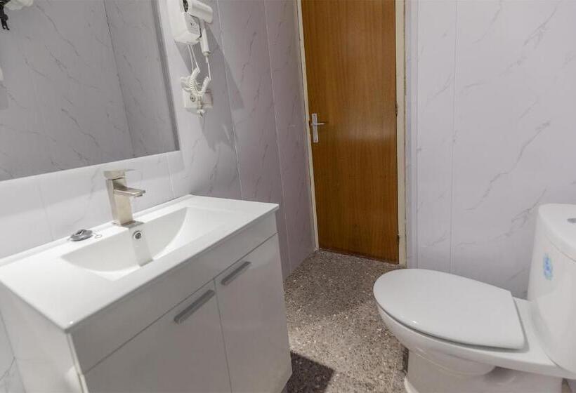 Четырехместный Номер Стандарт с Балконом, Vila Calella