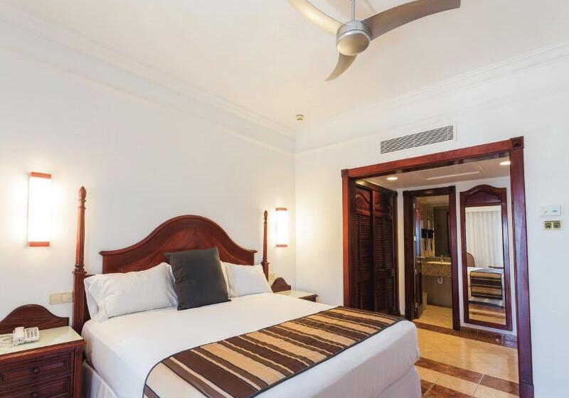 اتاق خانوادگی با چشم‌انداز دریا, Leonardo Royal Hotel Ibiza Santa Eulalia