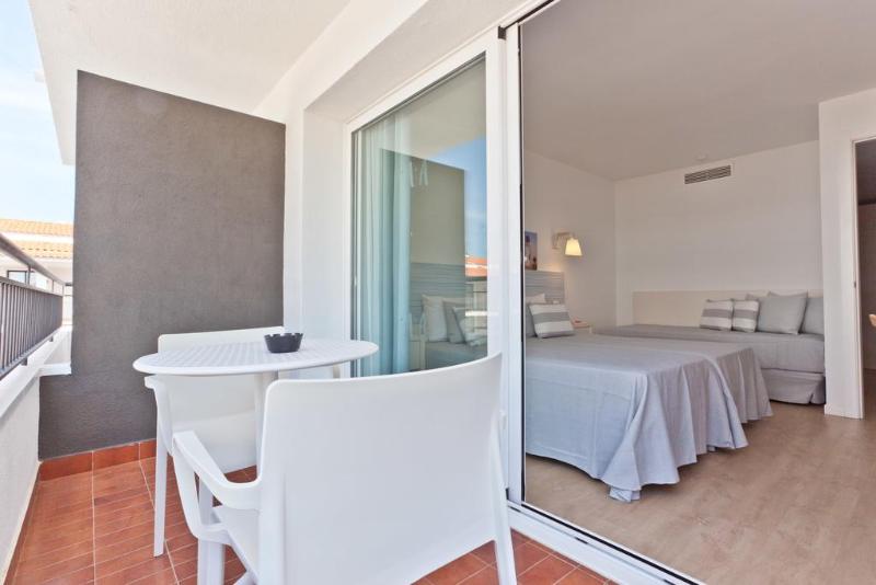 اتاق استاندارد با چشم‌انداز استخر, Fergus Club Pineda Splash