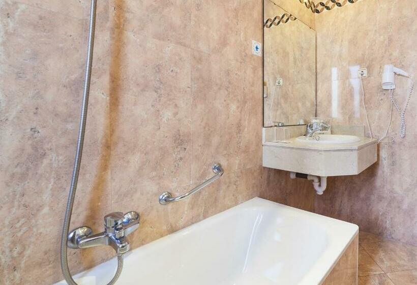 Quarto Triplo Standart, Globales Reina Cristina