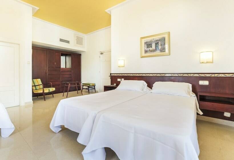 Quarto Triplo Standart, Globales Reina Cristina