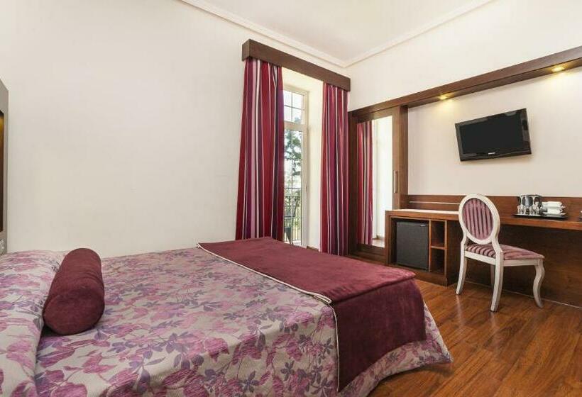 Quarto executivo, Globales Reina Cristina