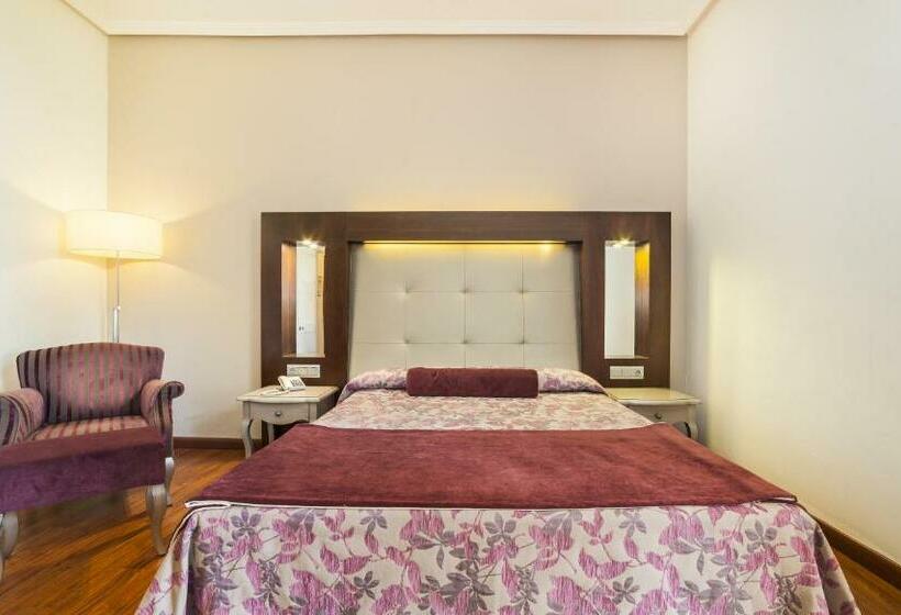 Quarto executivo, Globales Reina Cristina