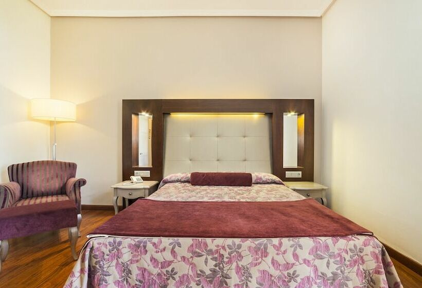 Quarto executivo, Globales Reina Cristina