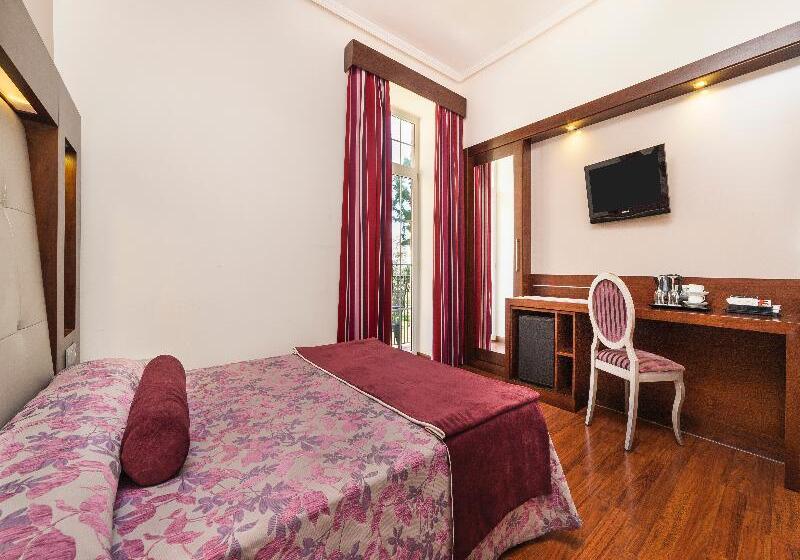 Quarto executivo, Globales Reina Cristina