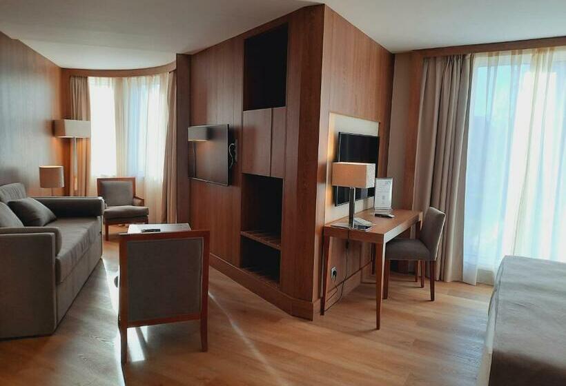 Номер Стандарт Трехместный, Gran Hotel Balneario De Puente Viesgo