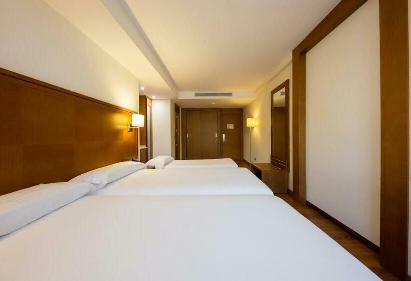 اتاق استاندارد سه نفره, Thalasso Cantabrico Las Sirenas 4 Superior