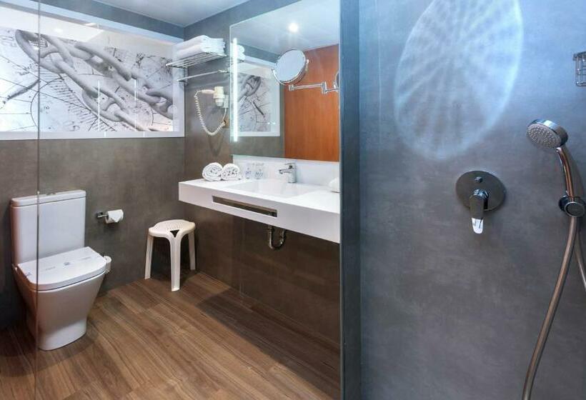 اتاق استاندارد سه نفره, Ght Aquarium & Spa