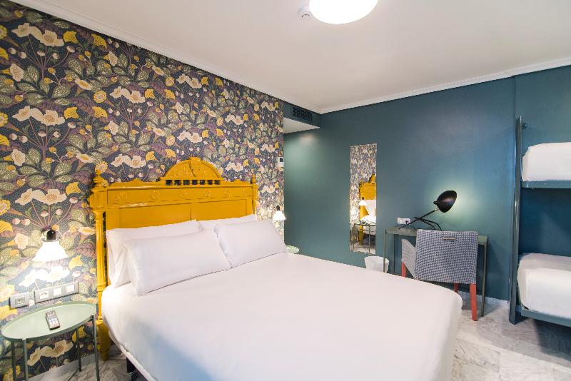 اتاق استاندارد چهار تخته, Petit Palace Puerta De Triana