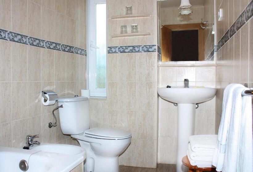 Standard Quadruple Room, Residencia Miami
