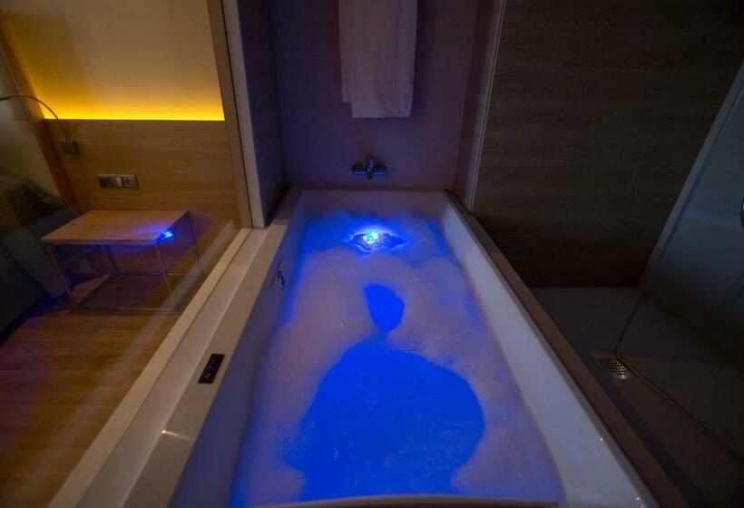 سوییت جونیور, M.a. Hotel Sevilla Congresos
