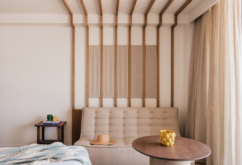 سوییت جونیور, ME Marbella Luxury Lifestyle Hotel