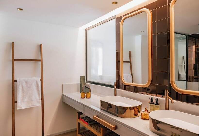 Junior Suíte with Views, ME Marbella Luxury Lifestyle Hotel