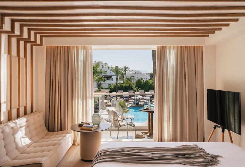سوئیت جونیور با چشم‌انداز, ME Marbella Luxury Lifestyle Hotel
