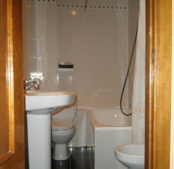 标准三人间, Hostal Don Jaime I Y Ii