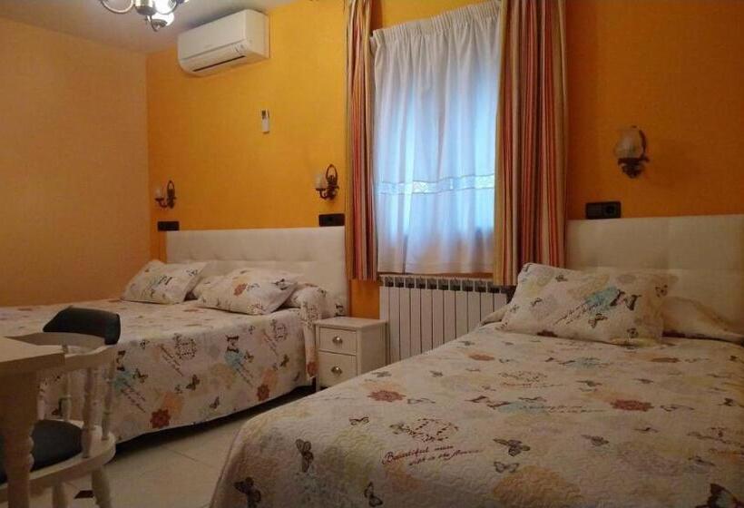 标准三人间, Hostal Don Jaime I Y Ii