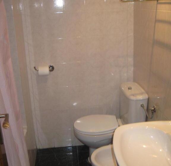 标准单人间共用浴室, Hostal Don Jaime I Y Ii