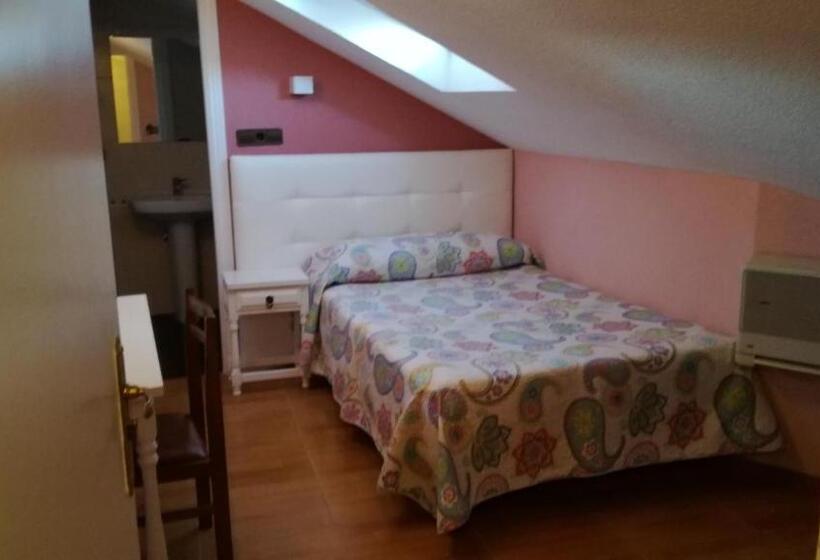 阁楼房, Hostal Don Jaime I Y Ii