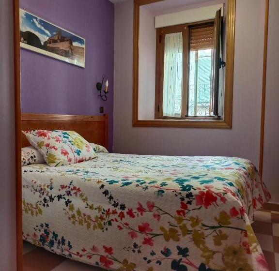 经济房, Hostal Don Jaime I Y Ii