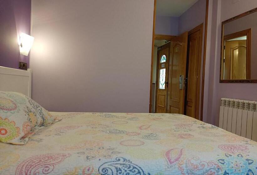 经济房, Hostal Don Jaime I Y Ii