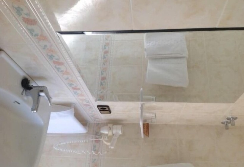 Quarto Estandar, Hostal Siete Picos