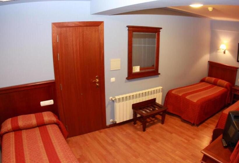 Номер Стандарт Трехместный, Hostal Torres