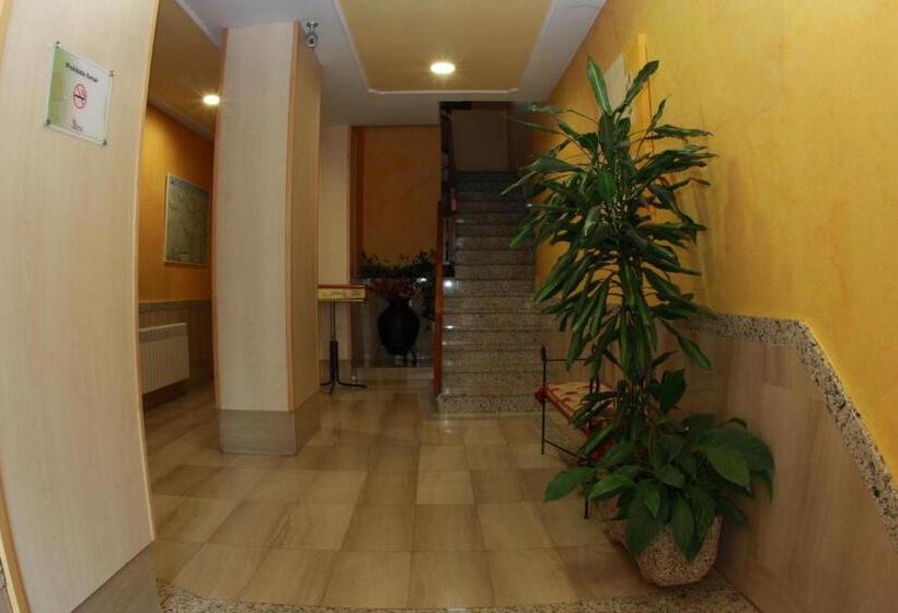 スタンダードトリプルルーム, Hostal Torres