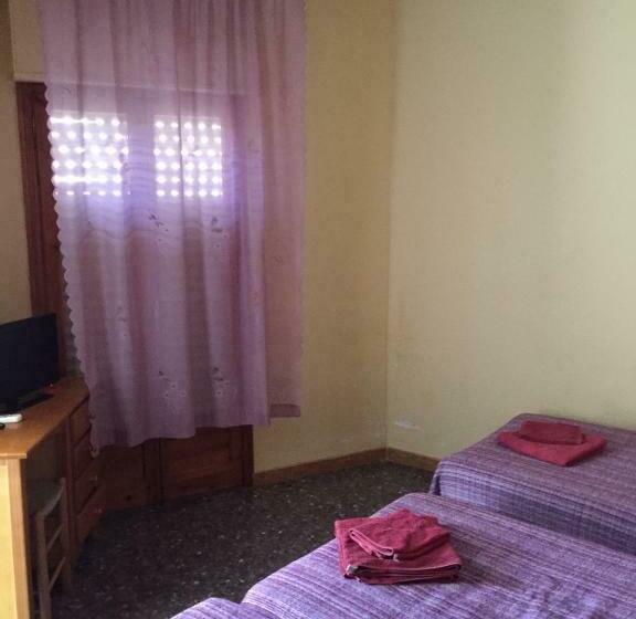 スタンダードトリプルルーム, Hostal L'escaleta