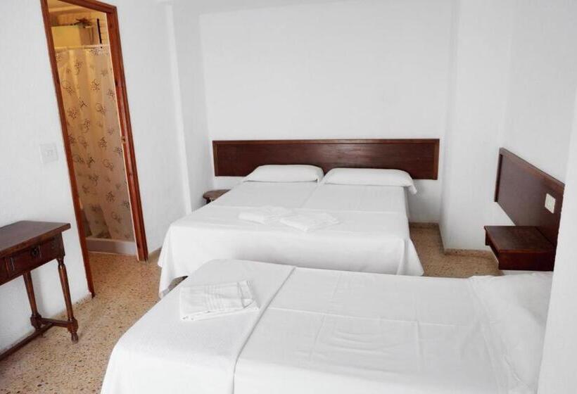 标准三人间, Hostal La Torre