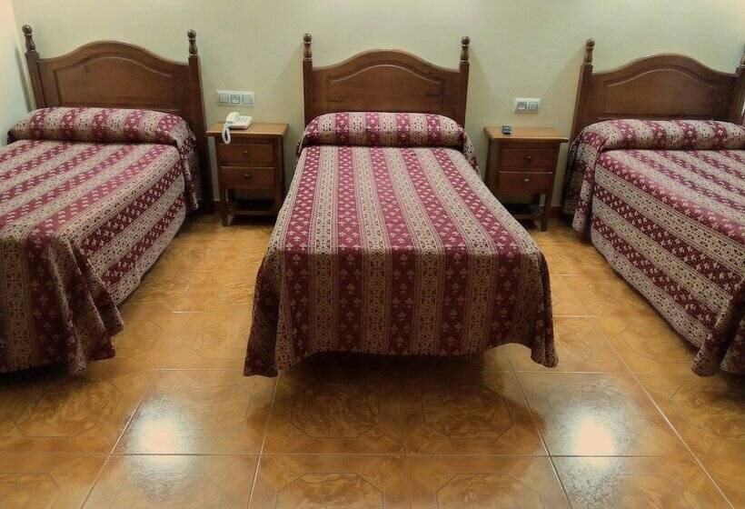 Номер Стандарт Трехместный, Hostal Bellido