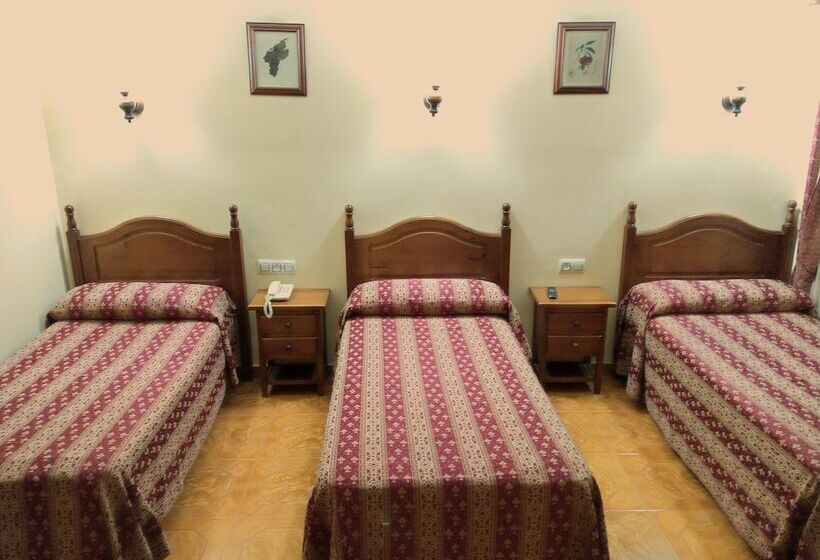 Номер Стандарт Трехместный, Hostal Bellido