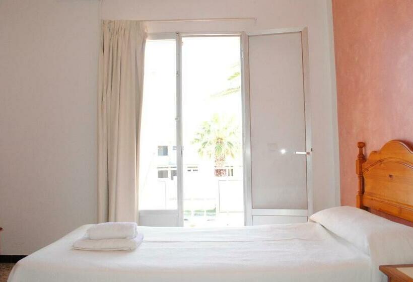 Номер Стандарт, Hostal Paris Ciutadella