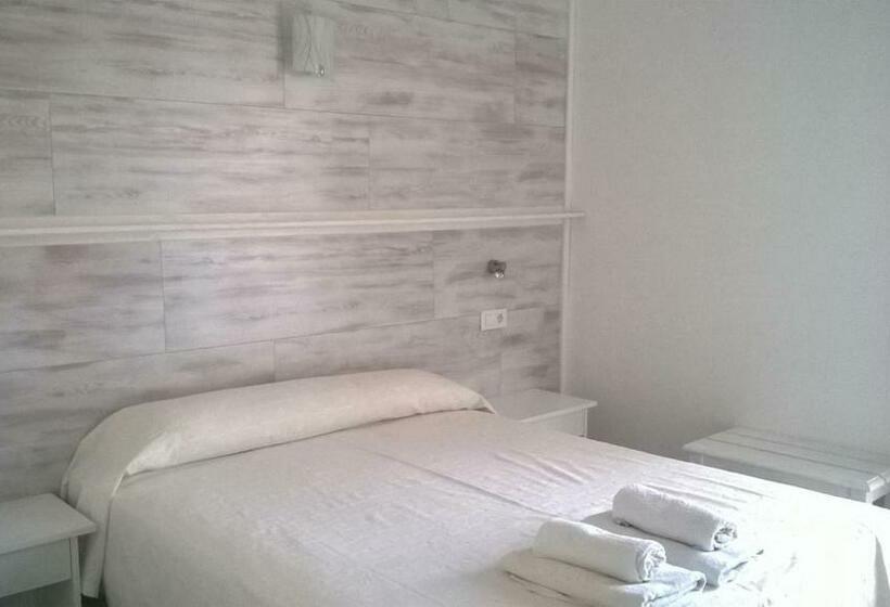 Номер Стандарт, Hostal Paris Ciutadella