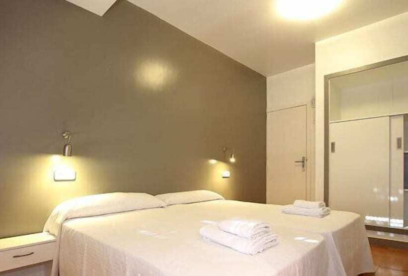 バス共有のスタンダードルーム, Hostal Ripoll Ibiza