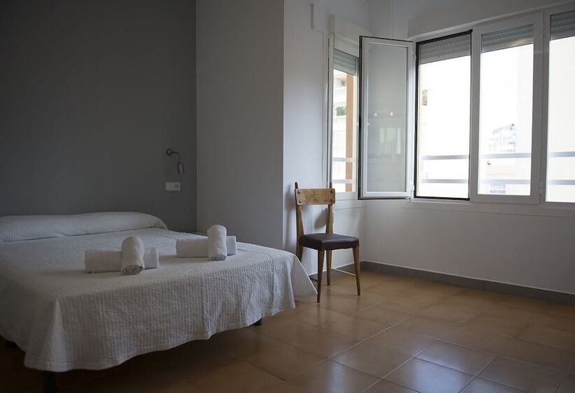 バス共有のスタンダードルーム, Hostal Ripoll Ibiza