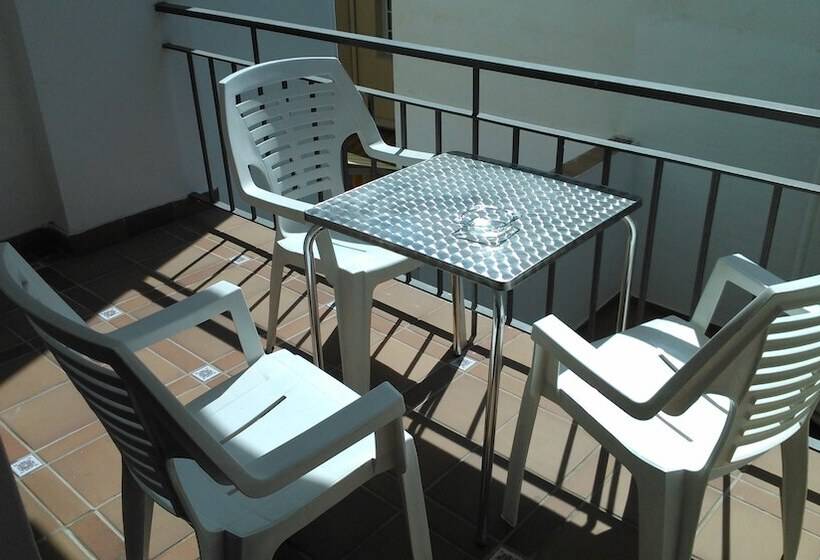 スタンダードトリプルルーム, Hostal Italia