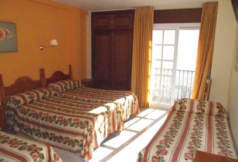 スタンダードトリプルルーム, Hostal Italia