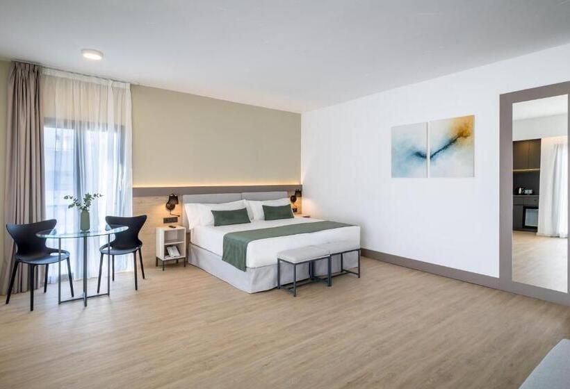 Трехместный Номер Superior, Occidental Puerto Banús