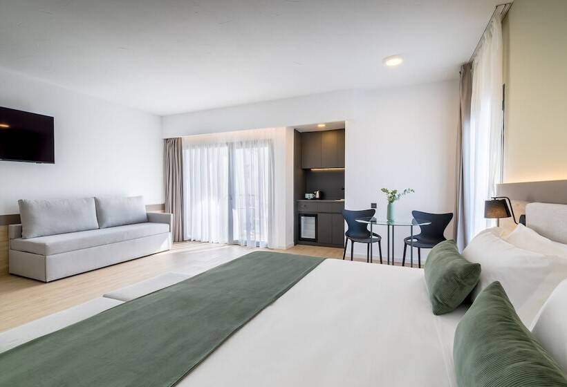 Трехместный Номер Superior, Occidental Puerto Banús