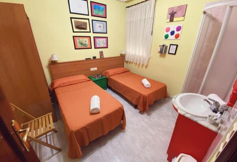 اتاق استاندارد با سرویس بهداشتی مشترک, Hostal Alvarez