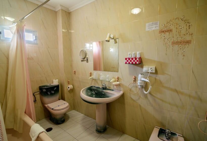 Семейный Номер, Hostal La Torre Ii