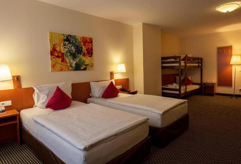 חדר סטנדרט לארבעה, Central Hotel Löwen