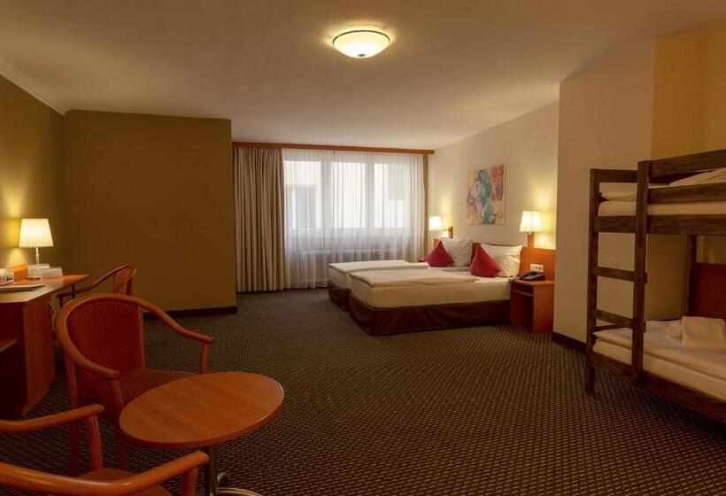 Четырехместный Номер Стандарт, Central Hotel Löwen
