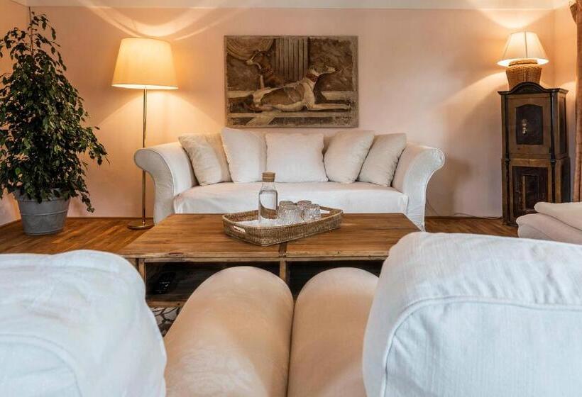 سوییت, Der Schlosswirt Zu Anif   Biedermeierhotel Und Restaurant