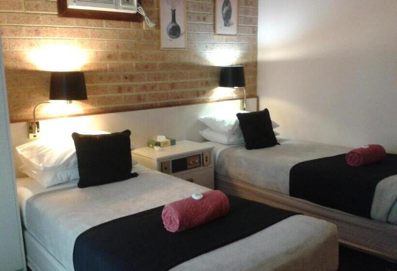 Семейный Номер, Elsinor Motor Lodge