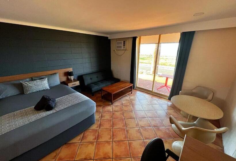 اتاق لوکس با چشم‌انداز دریا, Hospitality Port Hedland