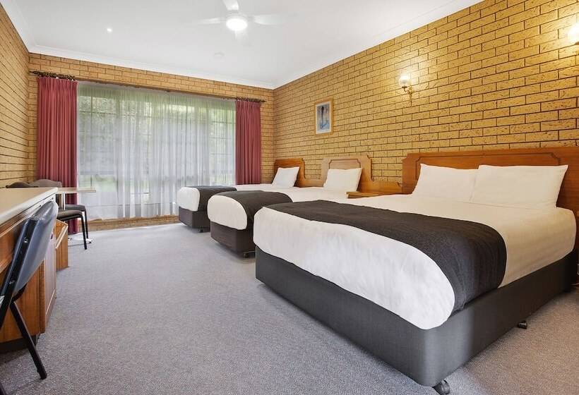 패밀리 스위트, Manifold Motor Inn