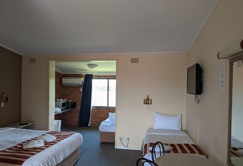패밀리 룸, Riverview Motor Inn