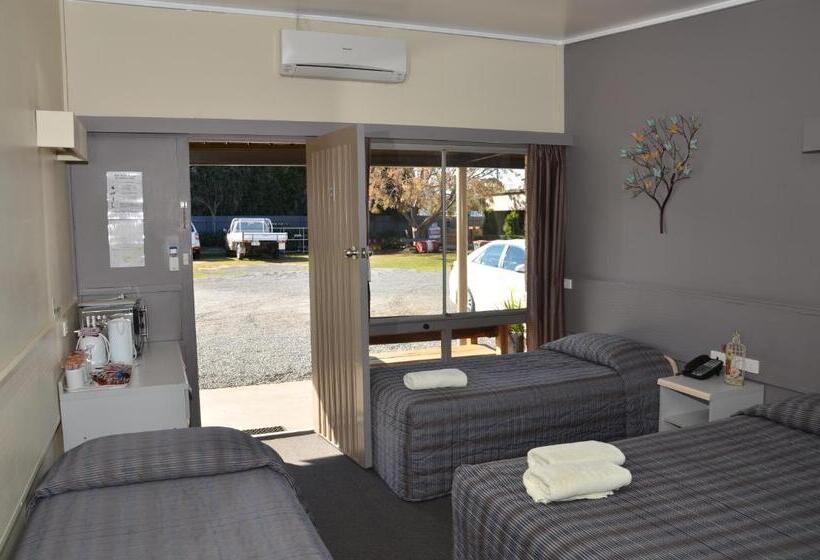 패밀리 룸, Warwick Motor Inn