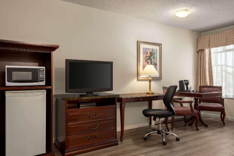 Номер Стандарт, Ramada By Wyndham Gananoque Provincial Inn